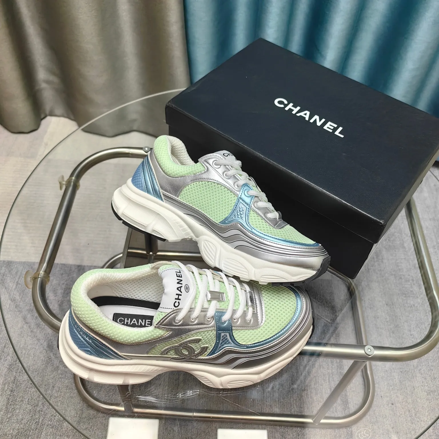 p680🐮🐮Chanel Chanel dad shoes, men and women couples - 2025 counter top casual sports shoes This classic design; the upper is electro-embroidered with a variety of techniques; the outsole is fashionable and sporty; it is unusual to incorporate a variety of color matching elements... The diversified mix and match is very beautiful and versatile, casual, fashionable, sports and outdoor can be taken into account... ꫛꫀꪝ Go➫ Material: ❶Upper is made of: Original imported first-layer silk cowhide + original waterproof cloth + original first-layer cowhide ❷Inner lining: original sheep lining + mesh ❸Outsole based on: original TPU combination outsole Special counter boutique packaging complete set for women 35–41